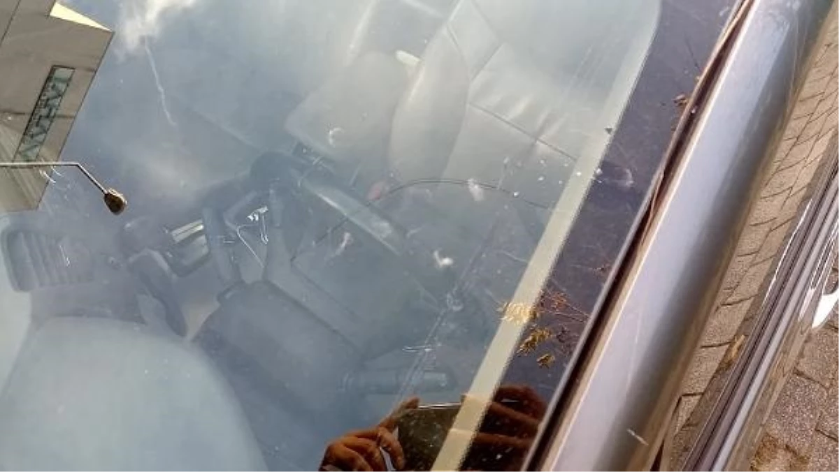 Türkmenistan uyruklu adam evinden eşyaları camdan aşağıya attı