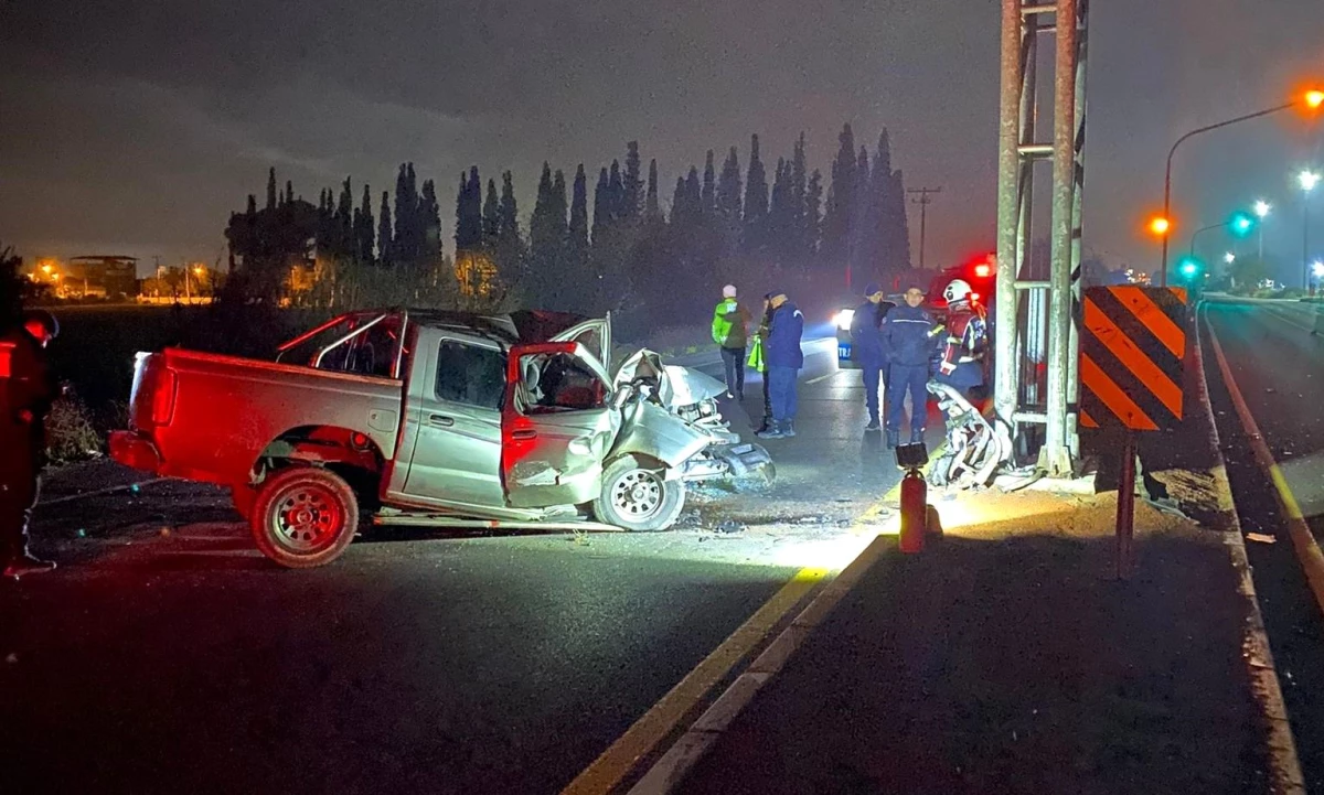 Aydın\'da trafik kazasında sıkışan sürücü kurtarıldı