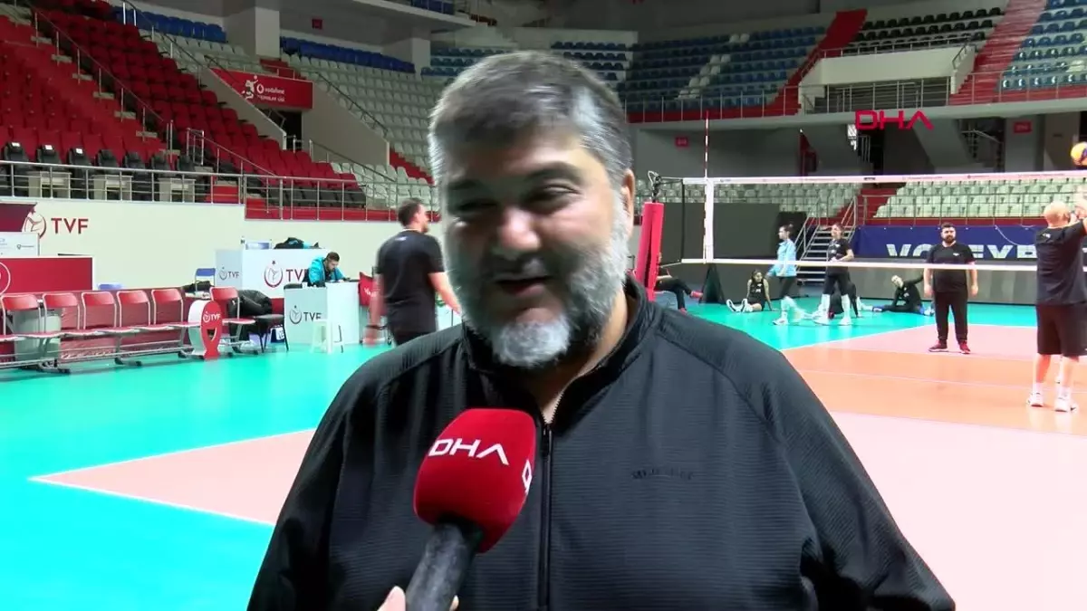 Uzman Posta, PTT Kadın Voleybol Takımı\'nın sponsoru oldu