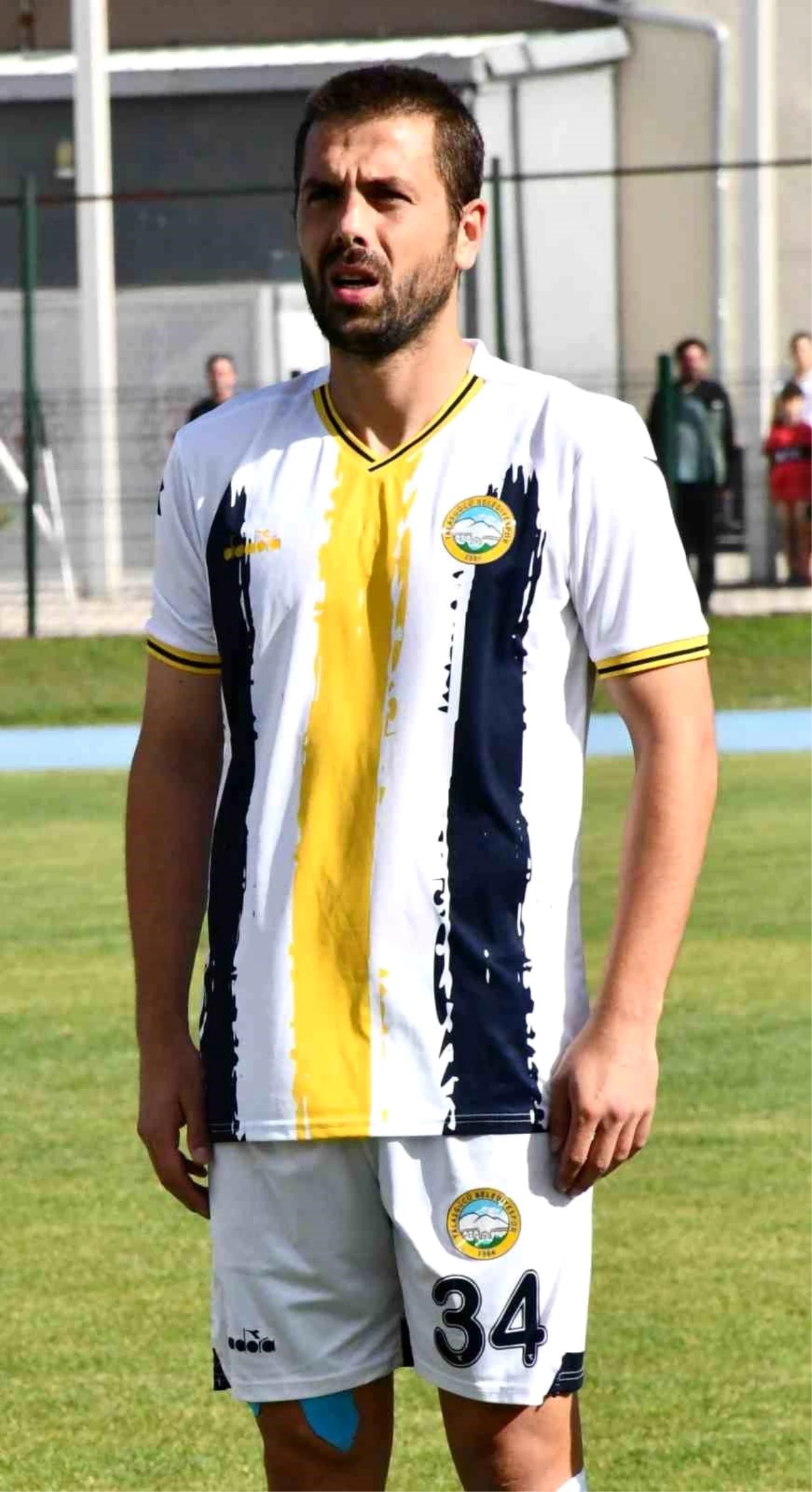Talasgücü Belediyespor\'un orta saha oyuncusu Mert Sarı sezonu kapattı
