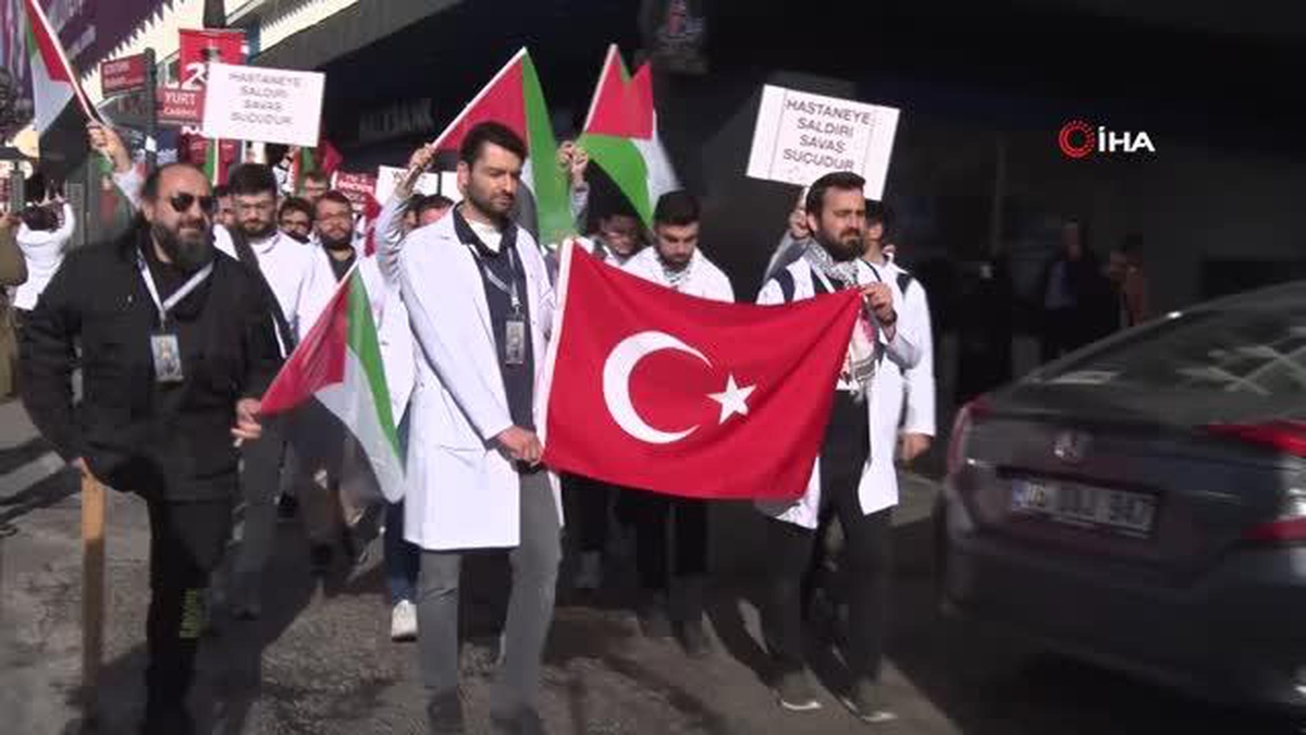 Tıp öğrencilerinden insanlık adına sessiz yürüyüş