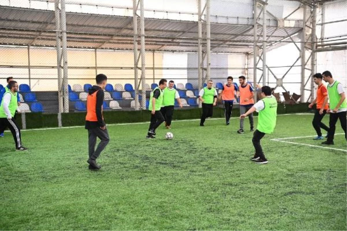 Tuzla\'da Özel Çocuklar İçin Futbol Maçı Düzenlendi