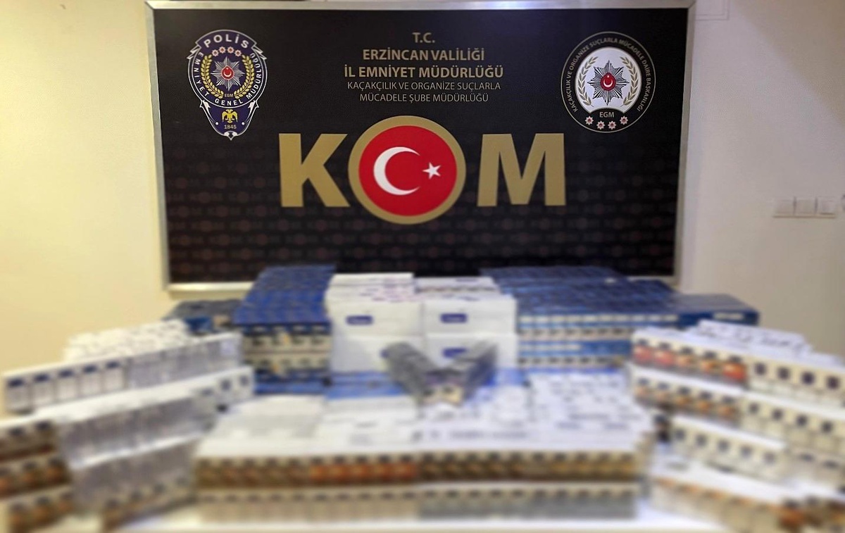 Erzincan\'da otobüsten inen yolcunun eşyalarında 4 bin paket kaçak sigara ele geçirildi
