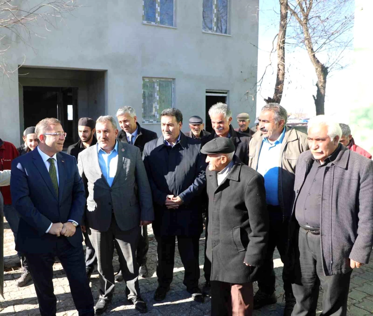 Kars Valisi ve Belediye Başkan Vekili köylerde vatandaşlarla buluşuyor