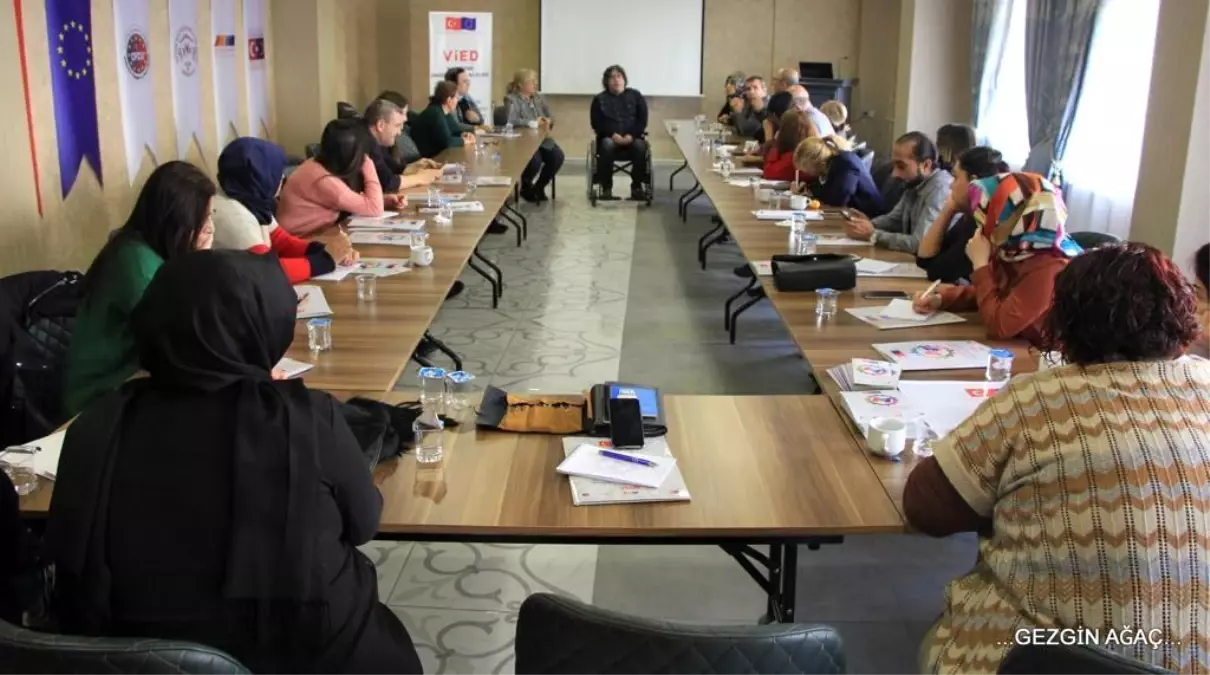 Van İşitme Engelliler ve Aileleri Derneği, 3 Aralık Dünya Engelliler Günü kutlamalarına karşı