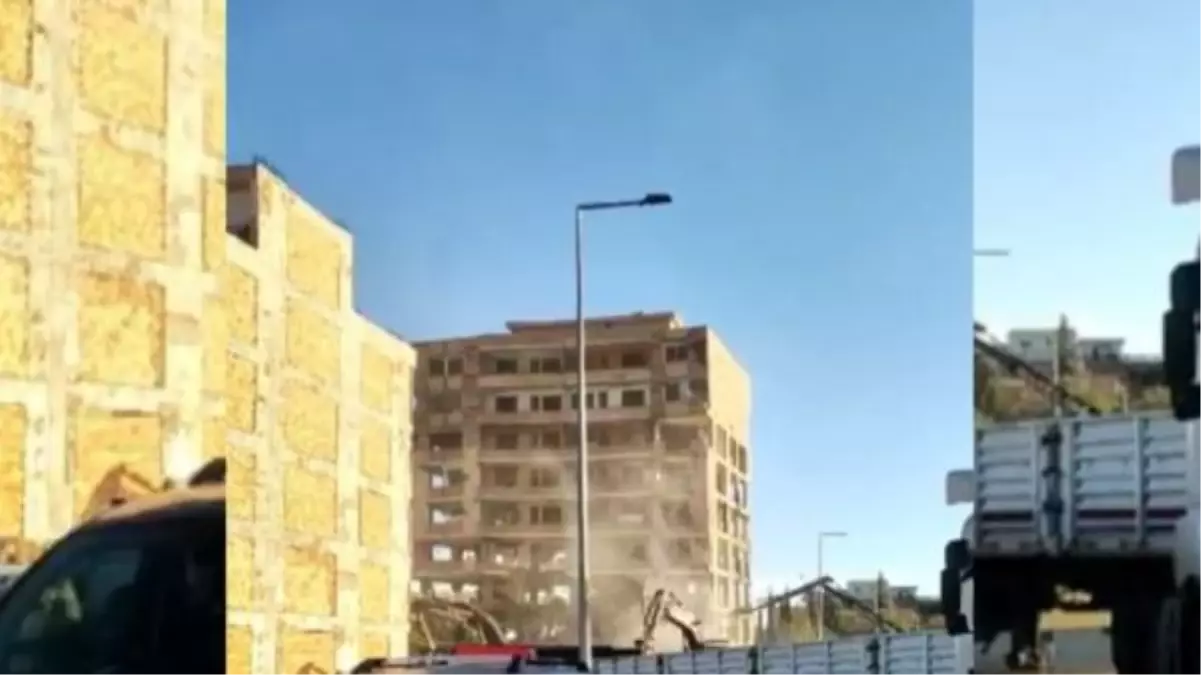 Adıyaman'da ağır hasarlı 8 katlı bina kontrollü olarak yıkıldı