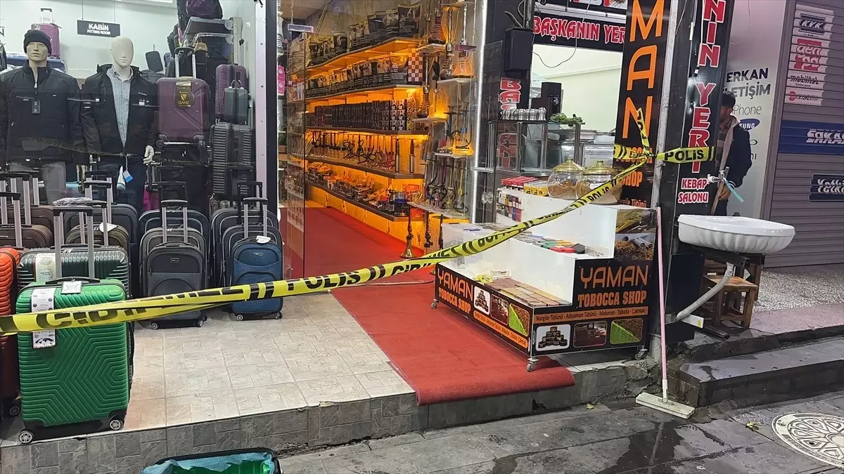 Adıyaman\'da silahlı saldırı anı güvenlik kamerasına yansıdı