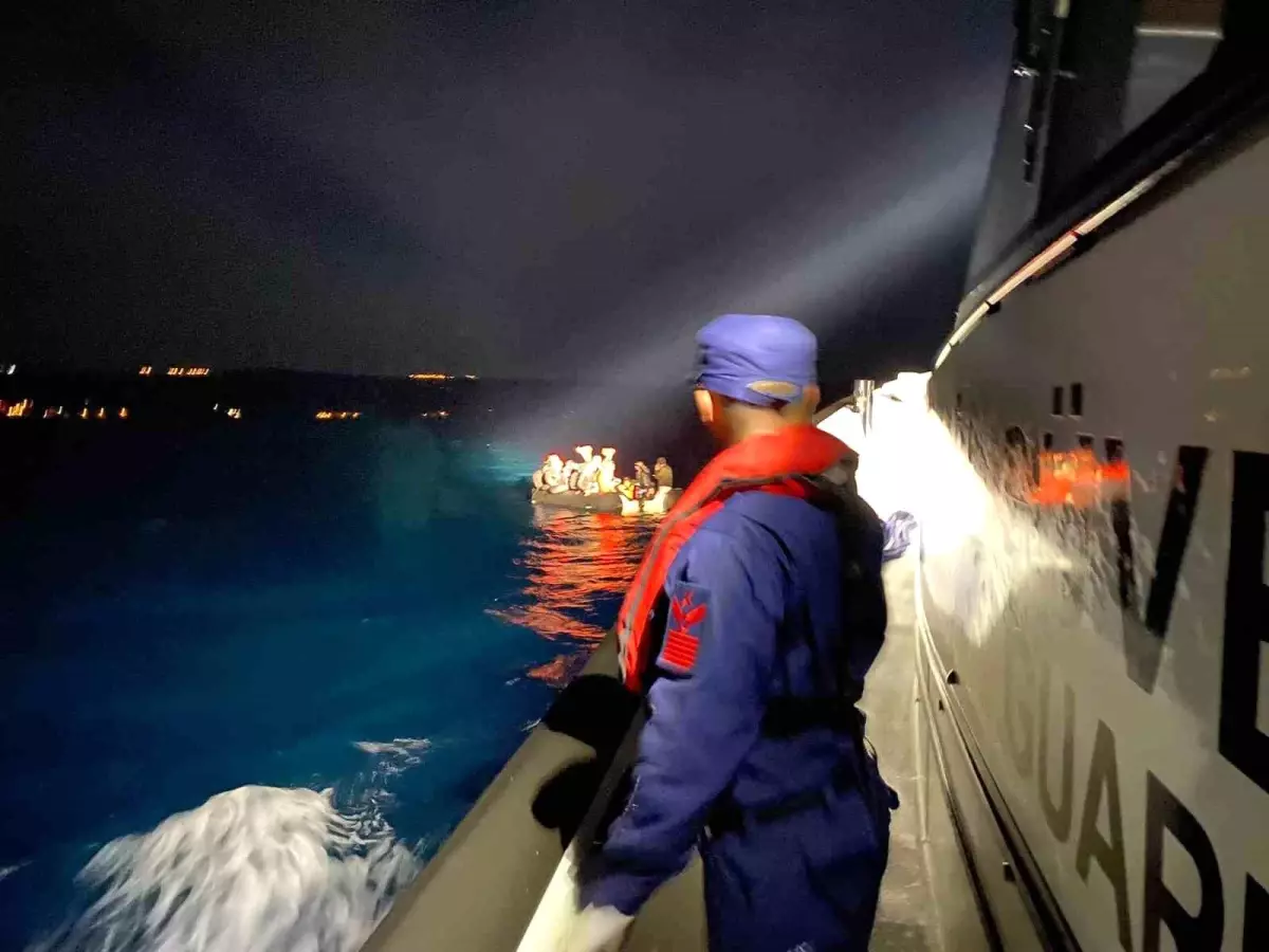 Çanakkale\'de 49 kaçak göçmen kurtarıldı