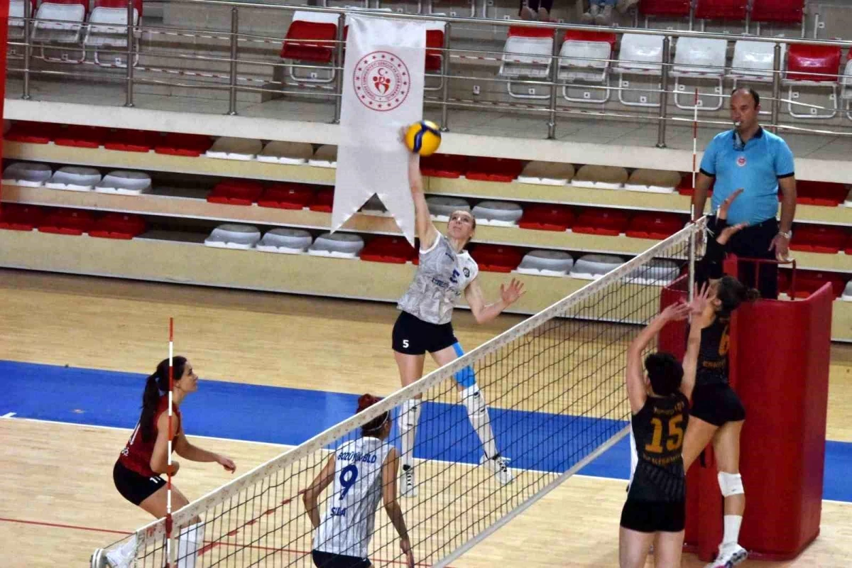 Bozüyük Belediyesi Eğitim ve Spor Kulübü Kadın Voleybol Takımı rakibini 3-0 mağlup etti