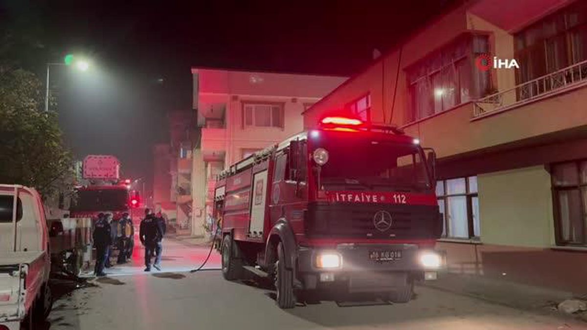 İznik\'te İki Katlı Binanın Bacasında Yangın Çıktı