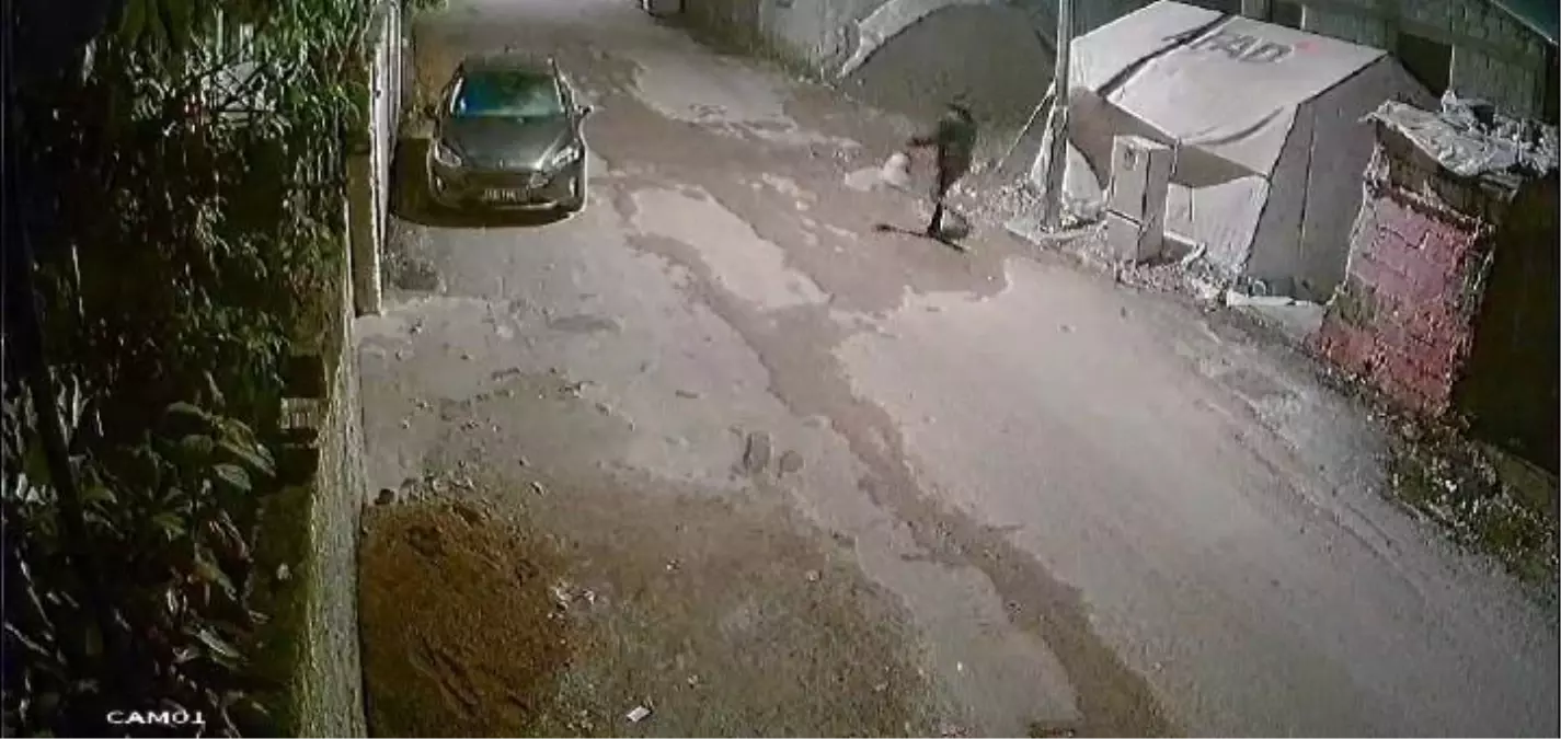 Adıyaman\'da Çadırda Yaşayan Ailenin Eşyaları Çalındı