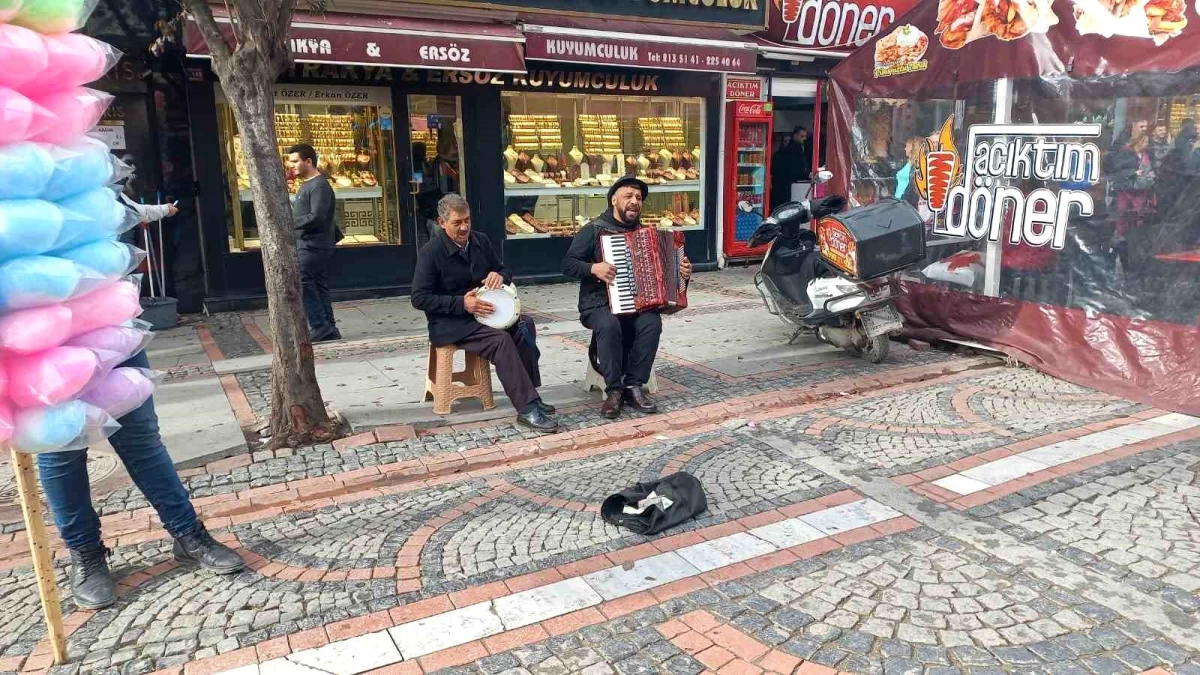 Edirneli sokak sanatçılarından mizahi tepki