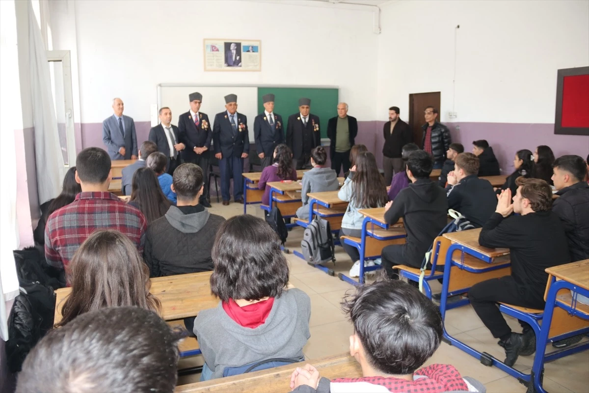 Diyarbakır\'da gaziler "Vatan ve Kahramanlık Buluşmaları" kapsamında öğrencilerle bir araya geliyor