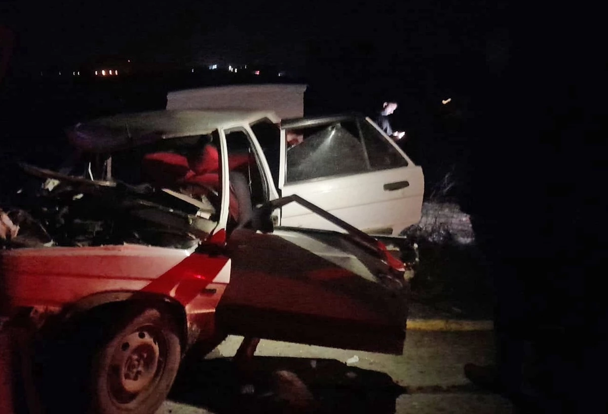 Edirne\'de otomobil-traktör çarpışması: 1 ölü, 1 yaralı