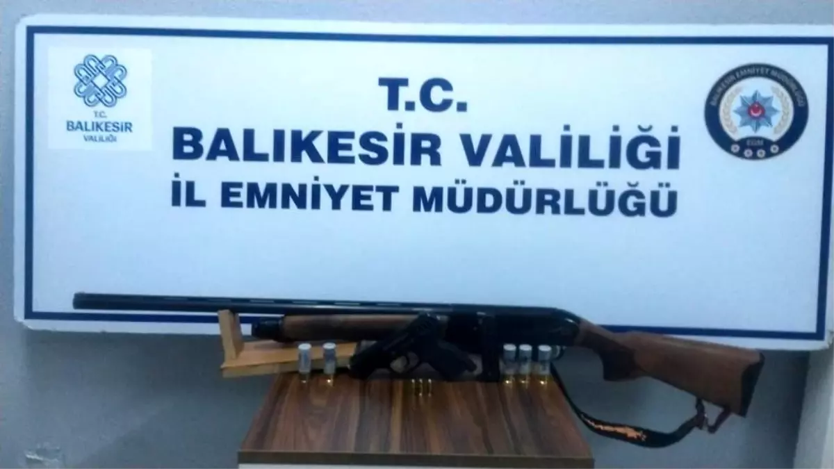 Edremit\'te yapılan şok uygulamada silah ve uyuşturucu ele geçirildi