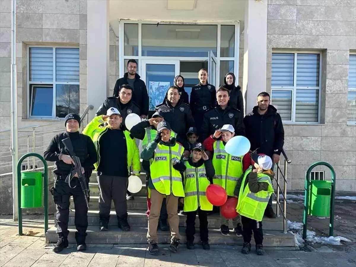 Erzincan ve Ardahan\'da Polis Ekipleri Engelliler Günü Etkinlikleri Düzenledi