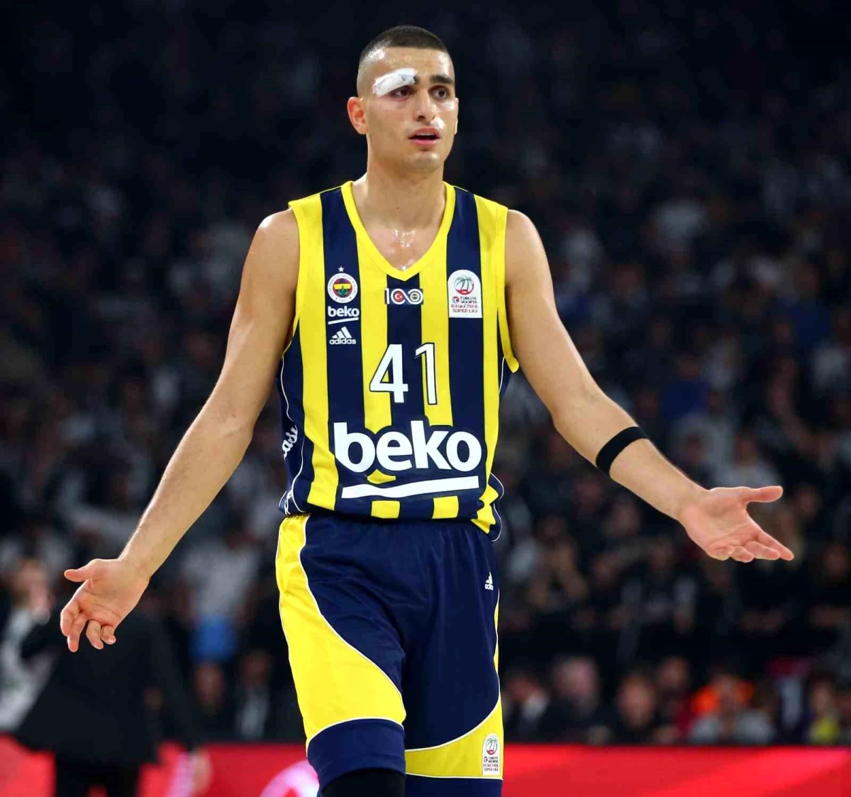 Fenerbahçe Beko Oyuncusu Yam Madar\'da Görme Kaybı Şikayeti