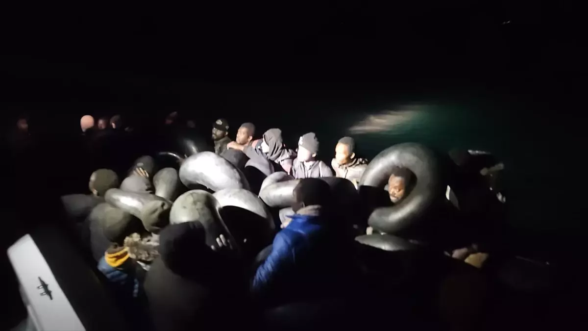 Fethiye\'de 33 düzensiz göçmen kurtarıldı, 82 düzensiz göçmen yakalandı