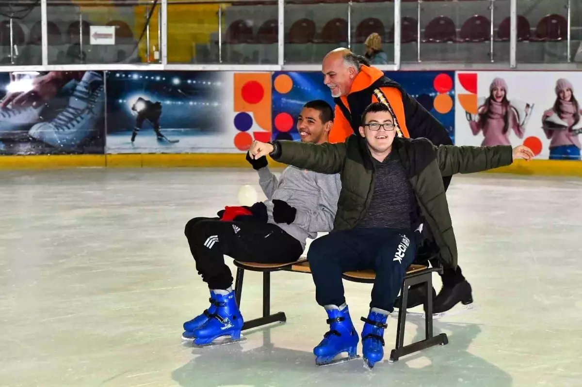 İzmir Büyükşehir Belediyesi Engellilere Madalyalarını Teslim Etti