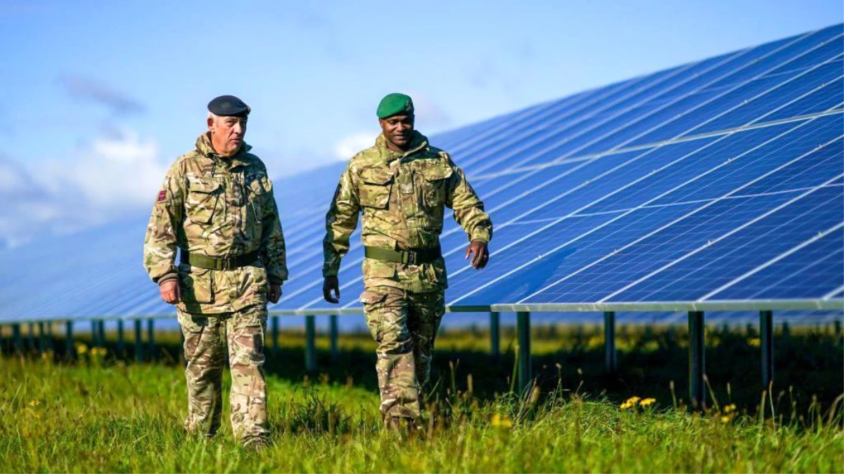 İngiliz ordusunun kullandığı güneş panelleri Çin\'de zorla çalıştırma iddialarıyla ilişkilendiriliyor