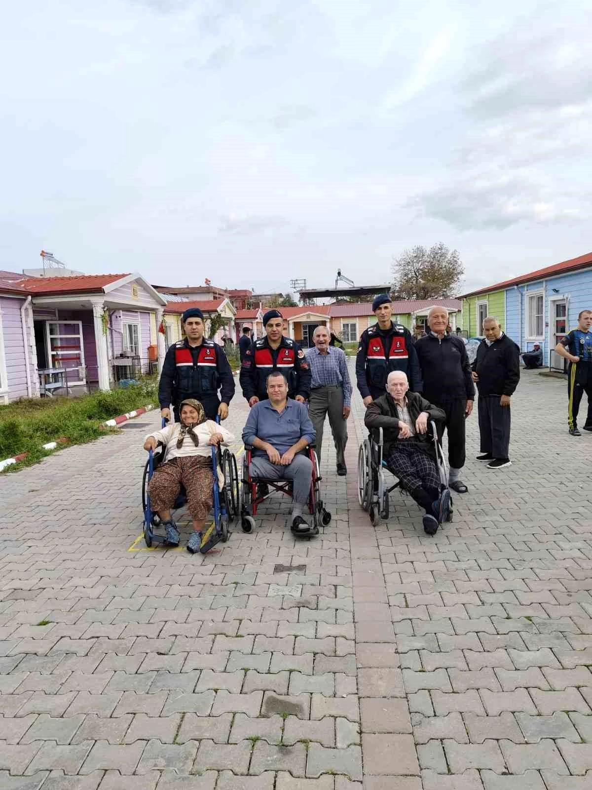 Aydın\'da Jandarma Engelli Vatandaşları Unutmadı