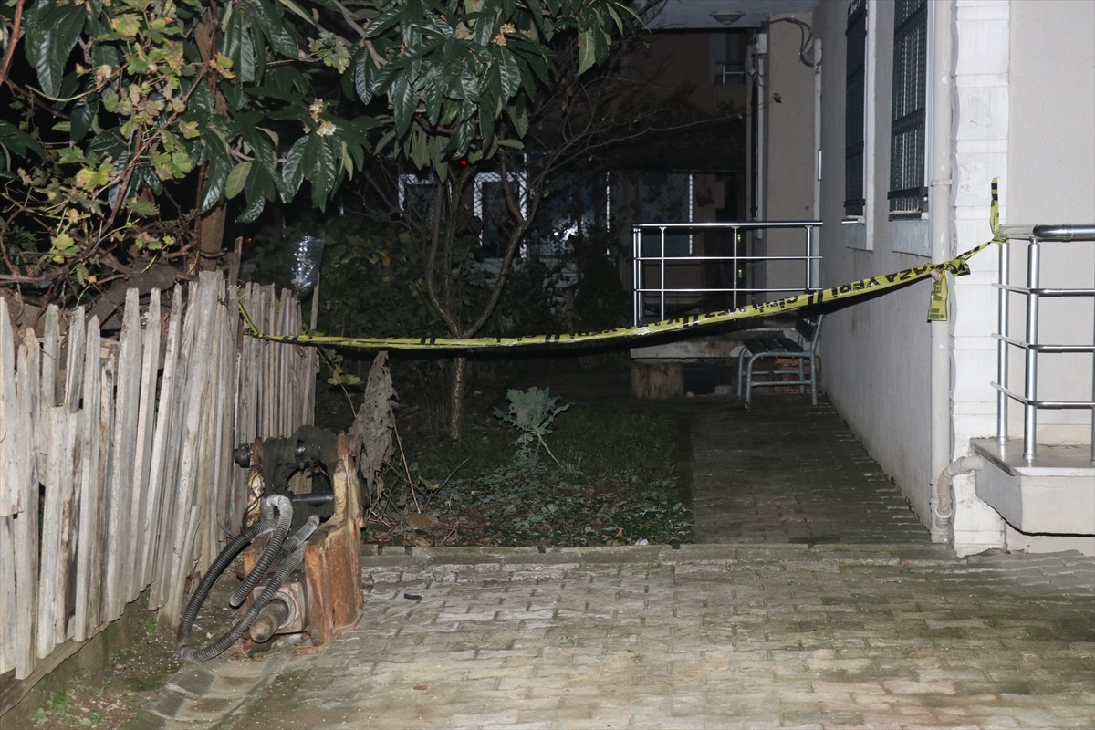 İzmit\'te Tartışma: Damadını ve Kardeşini Silahla Yaraladı
