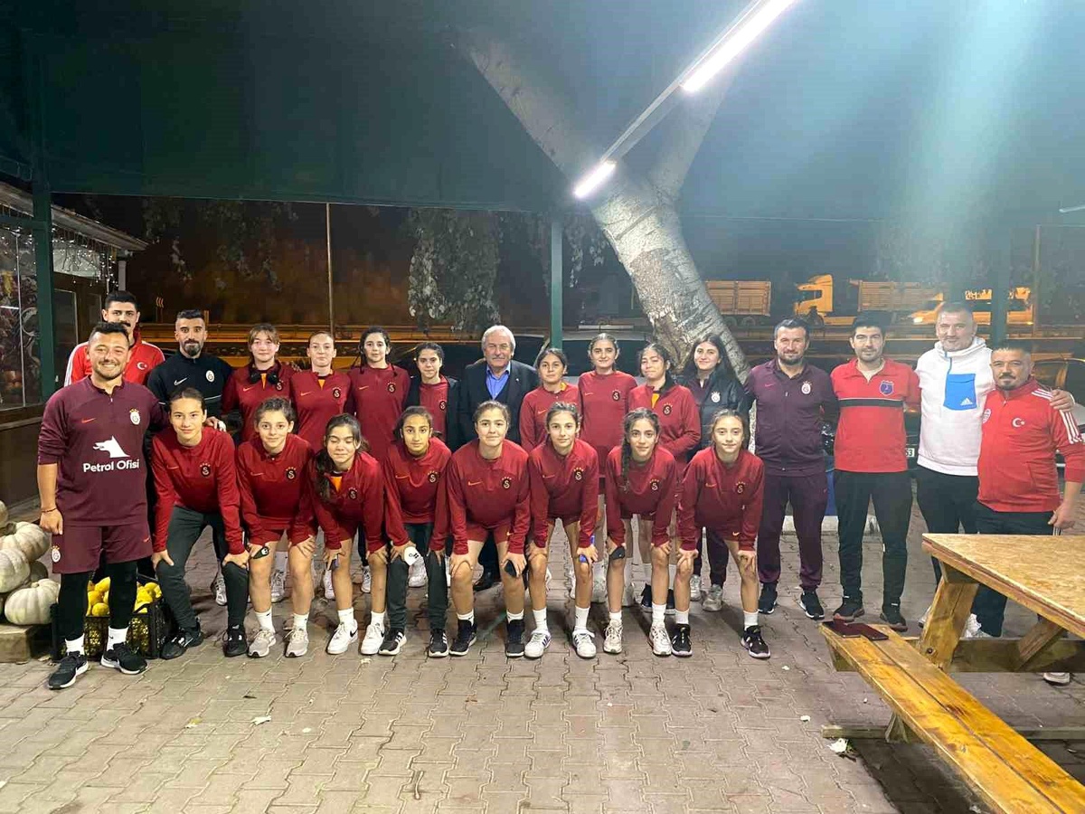 Bilecik Kolej ve Galatasaray U15 Kız Futbol Takımları Dostluk Maçında Buluştu
