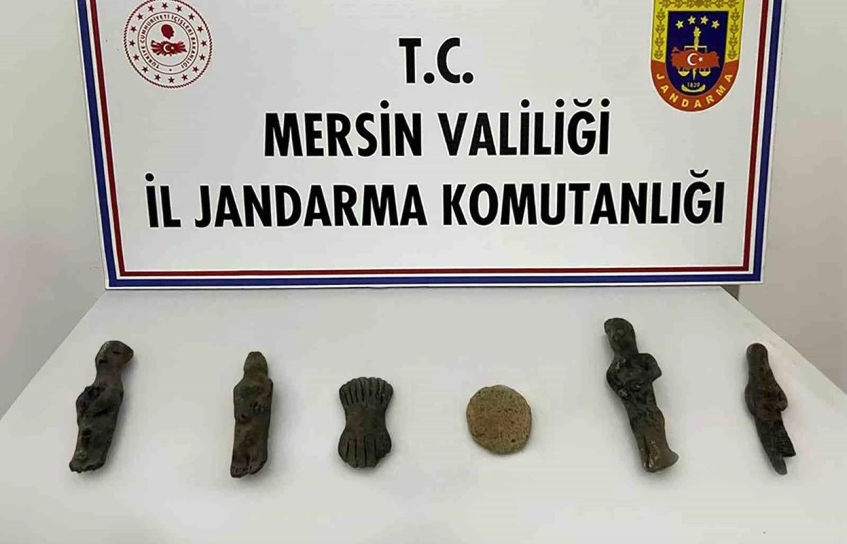 Mersin\'de tarihi eser operasyonu: İnsan figürlü heykeller ele geçirildi