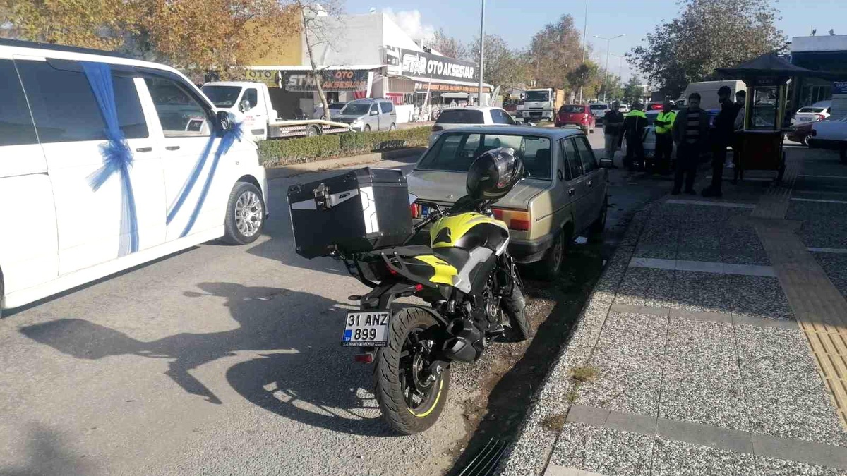 Antalya\'da otomobil-motosiklet çarpışması: 1 yaralı