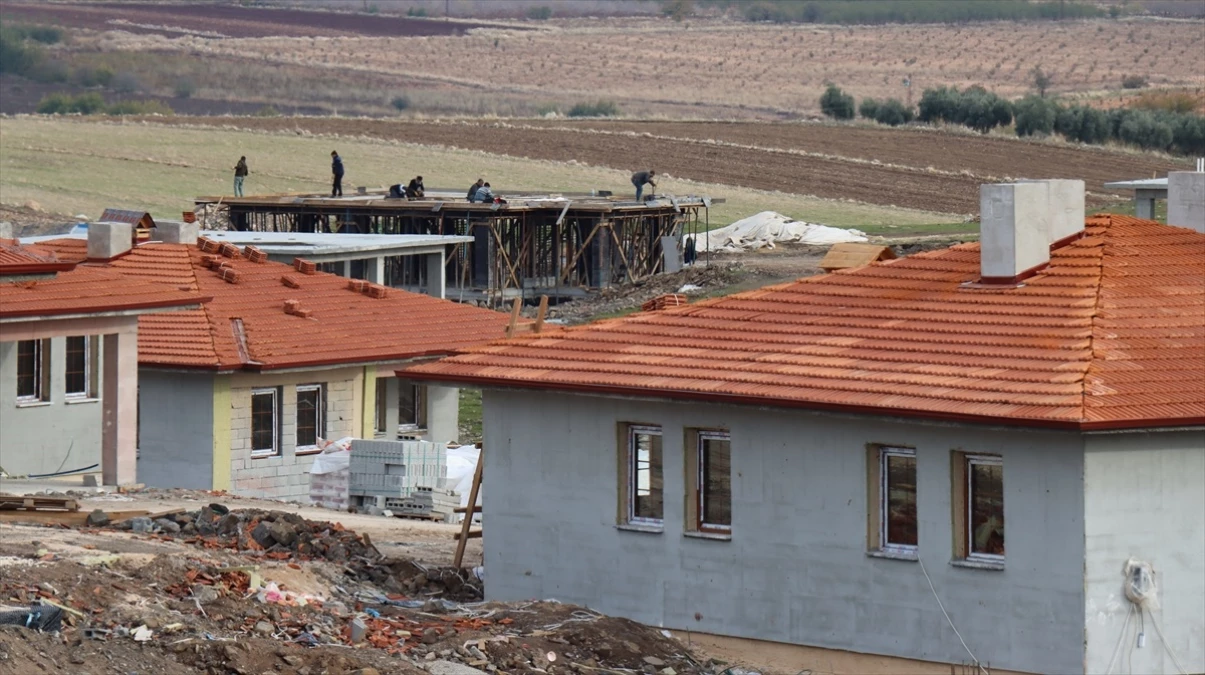 Şanlıurfa\'daki depremzedeler için yapılan konutların inşası devam ediyor