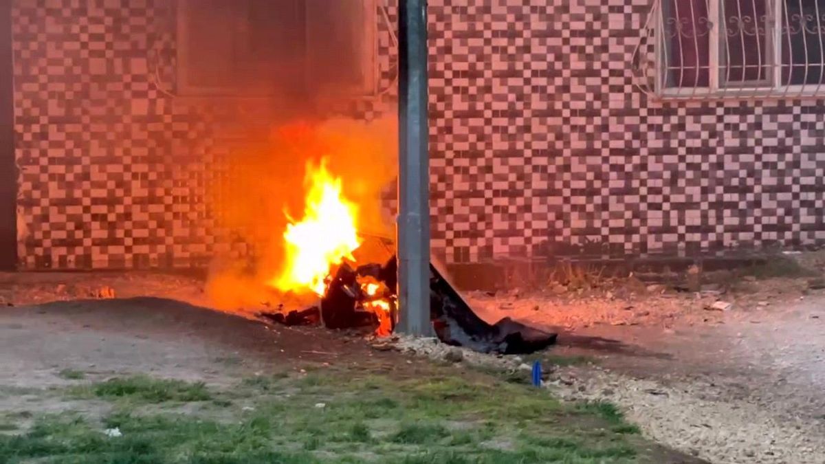Şanlıurfa\'da trafik panosu alev aldı