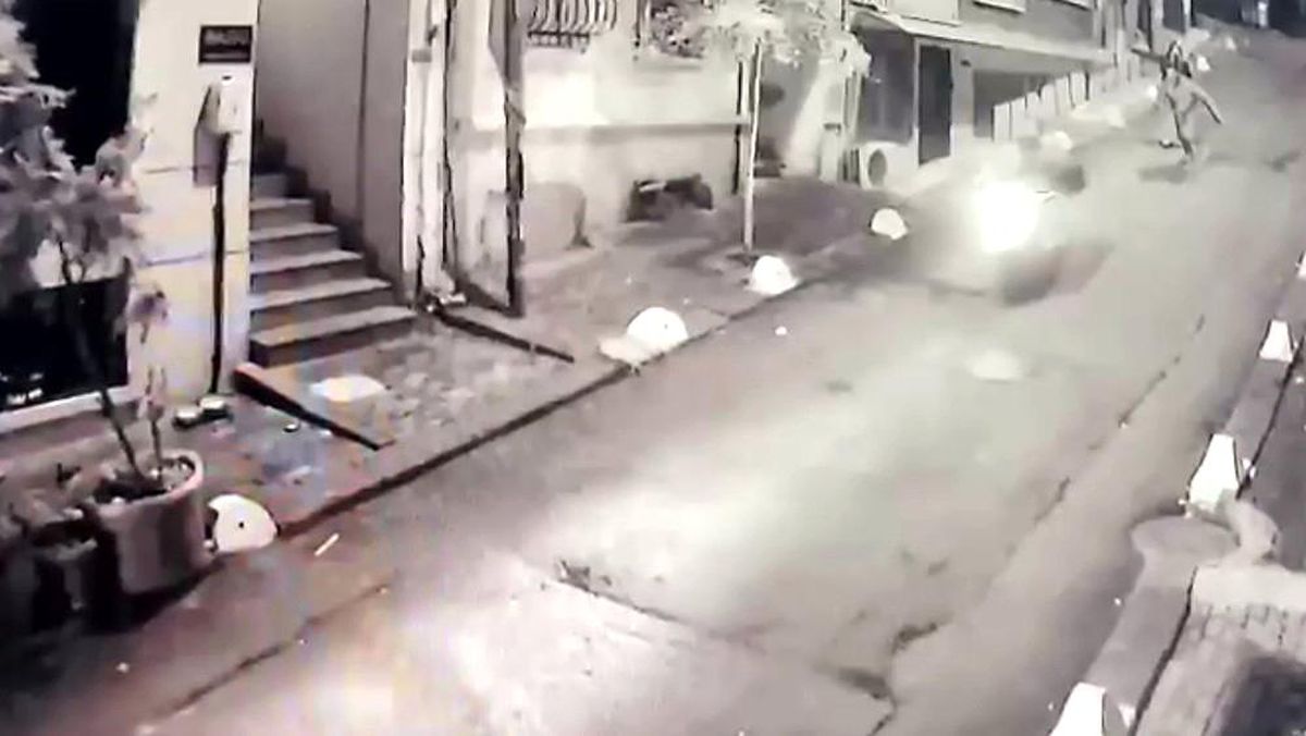 Şişli\'de Kadının Çantasını Kapkaç Yapan Zanlılar Yakalandı