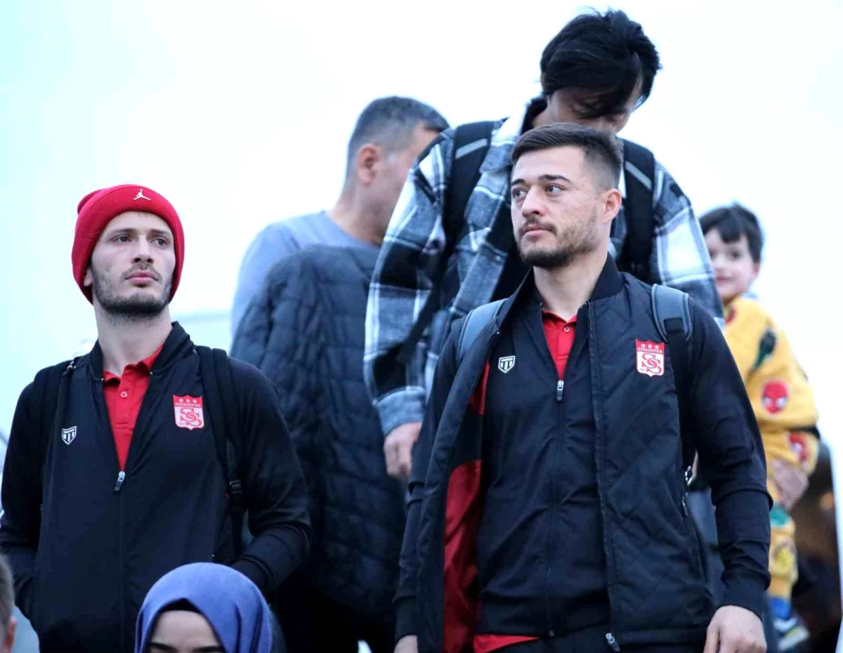 EMS Yapı Sivasspor Fenerbahçe maçı için İstanbul\'a gitti