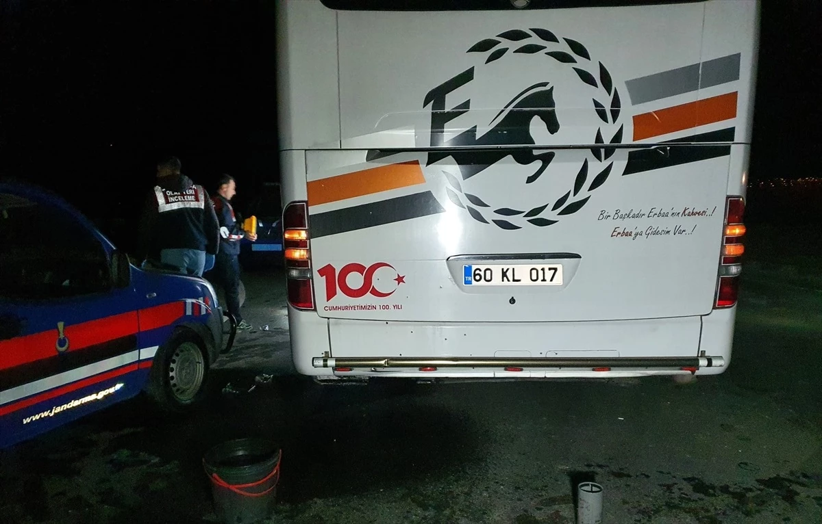 Tokat\'ın Erbaa ilçesinde yolcu otobüsüne tüfekle ateş açıldı