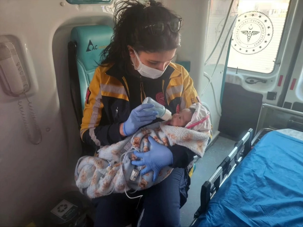 Van\'da rahatsızlanan 2 aylık bebek ambulans helikopterle hastaneye nakledildi