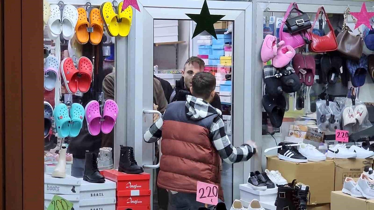 Karabük\'te genç saldırıya uğradı, güvenlik kamerasına yansıdı