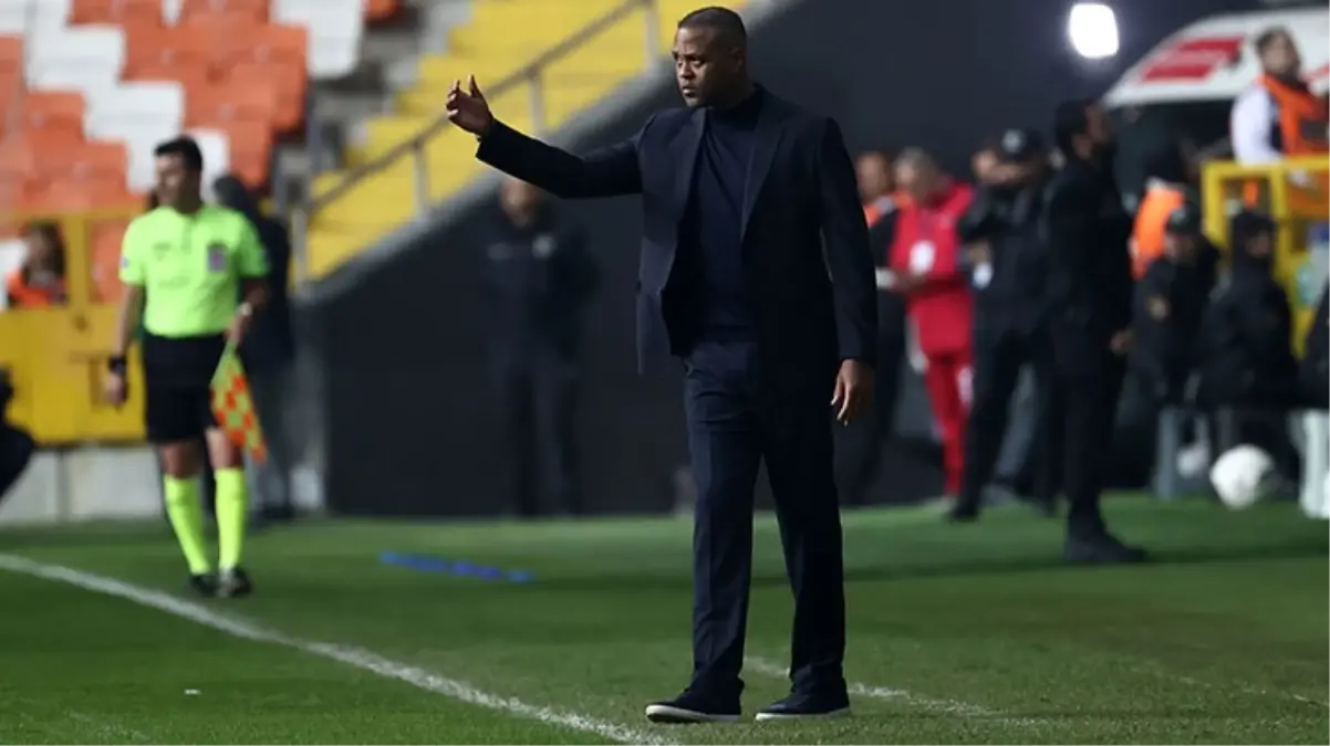 Adana Demirspor\'da Patrick Kluivert dönemi kapandı