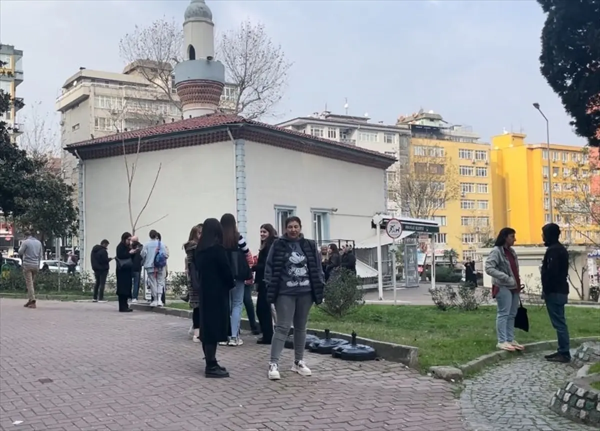 AFAD, merkez üssü Marmara Denizi Gemlik Körfezi olan 5,1 büyüklüğünde deprem meydana geldiğini bildirdi.