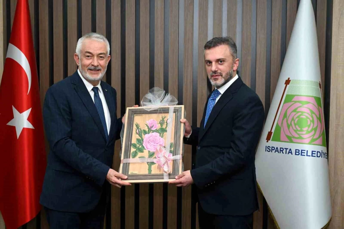 AK Parti Genel Başkan Yardımcısı Erkan Kandemir, Isparta Belediye Başkanı Şükrü Başdeğirmen\'i ziyaret etti