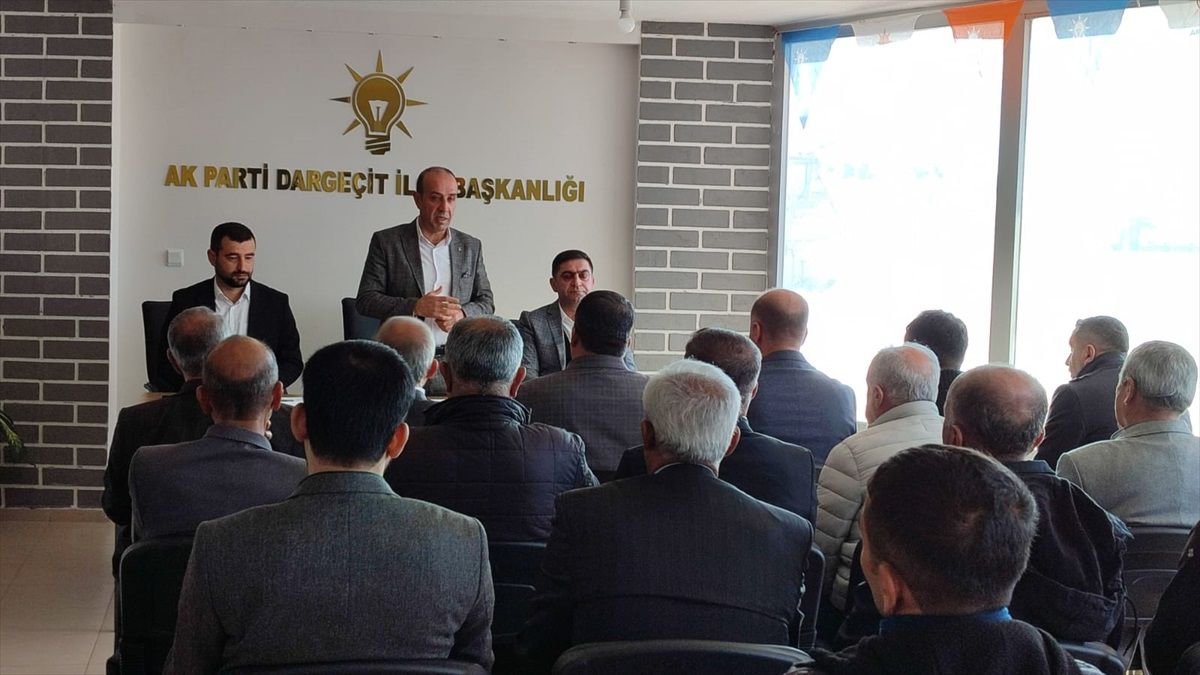 AK Parti Mardin İl Başkanlığı, yerel seçimler için ilçelerde görüşmeler yapıyor