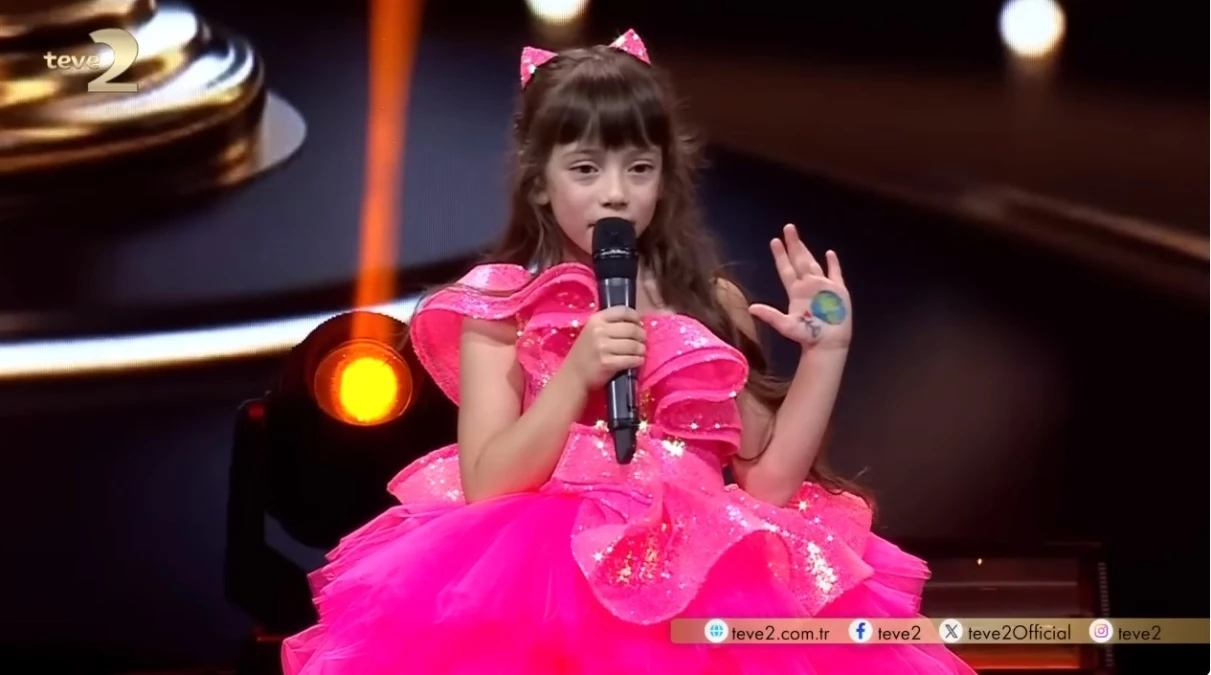 Altın Kelebek\'te ödül alan çocuk oyuncu Ada Erma, sözleriyle alkış topladı