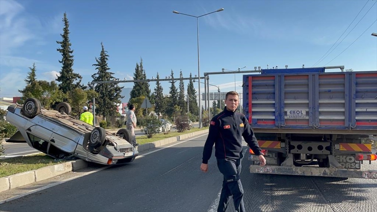 Aydın\'ın Nazilli ilçesinde tırla otomobilin çarpışması sonucu 2 kişi yaralandı