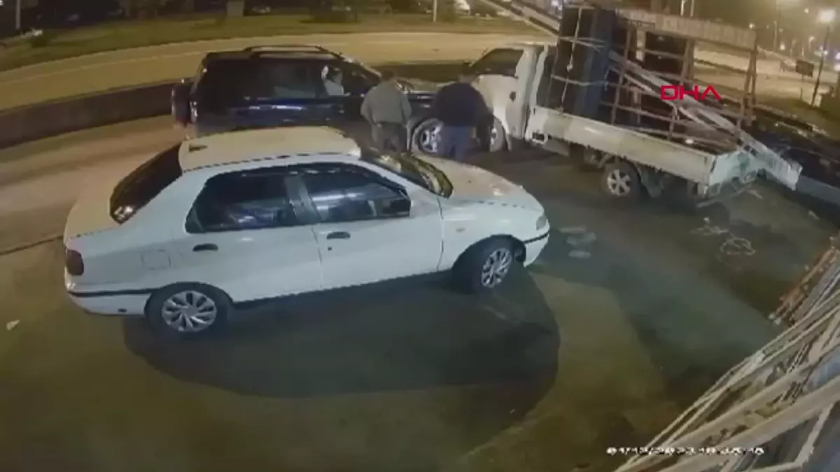 Bartın'da İki Kere Aynı Kamyonete Çarptılar