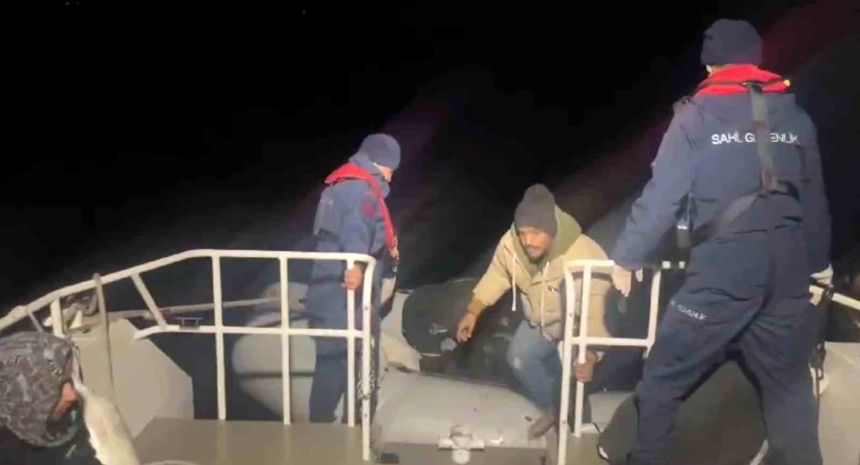 Ayvalık\'ta Yunan unsurlarınca itilen 47 göçmen kurtarıldı