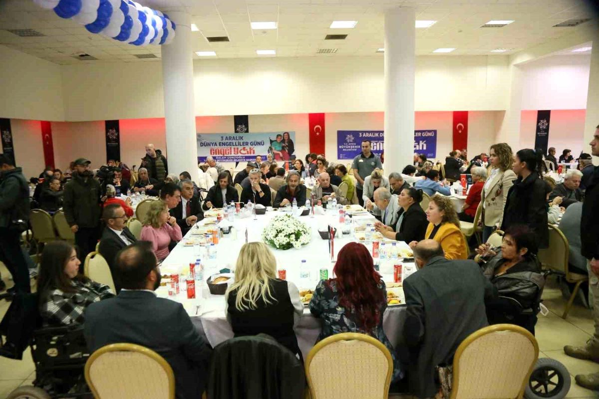 Aydın Büyükşehir Belediye Başkanı Özlem Çerçioğlu, engelli vatandaşlarla dayanışma yemeğinde buluştu
