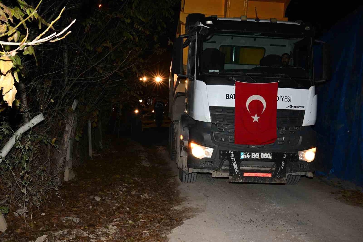 Battalgazi Belediyesi Alacakapı Mahallesi\'nde stabilize yol çalışması yaptı