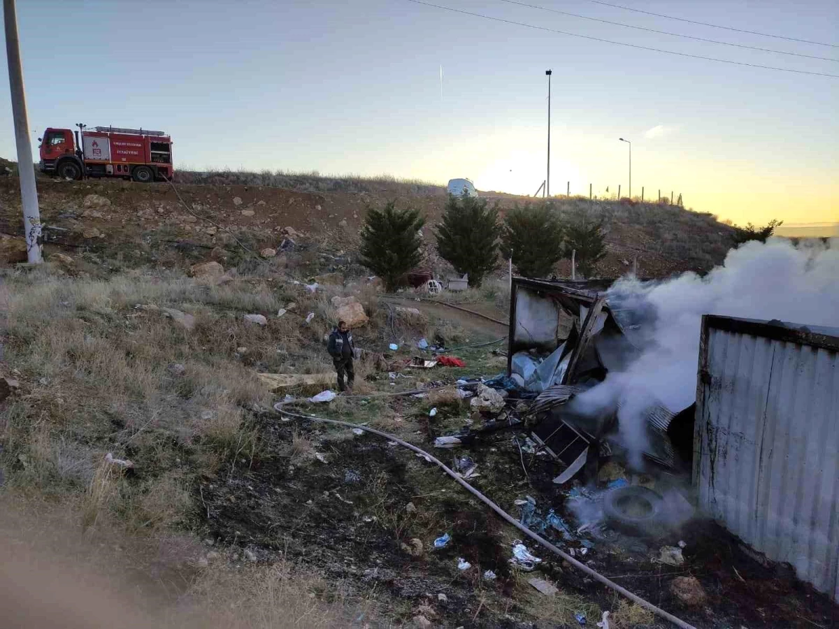 Kırşehir\'de Belediye Katı Atık Ayrıştırma Tesisi Yanında Yangın Çıktı