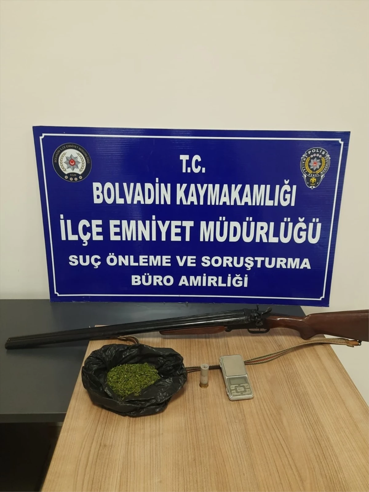 Bolvadin\'de uyuşturucu operasyonu: 2 gözaltı