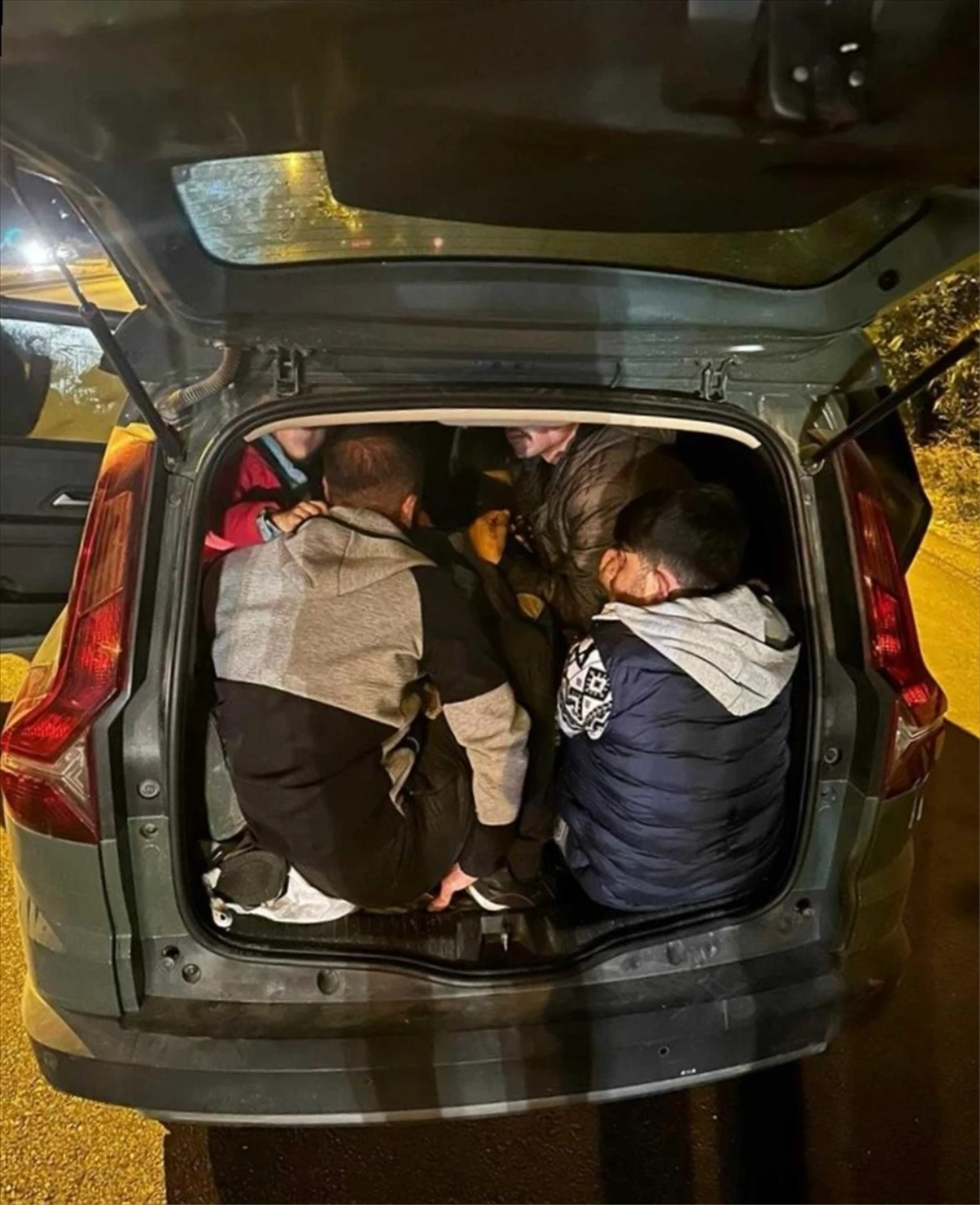 Çanakkale\'de insan kaçakçılığı operasyonu: 10 tutuklama