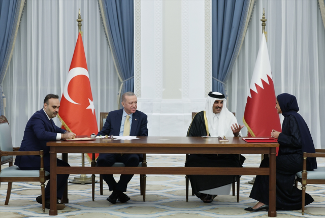 Cumhurbaşkanı Erdoğan, Katar Emiri Al Thani ile bir araya geldi